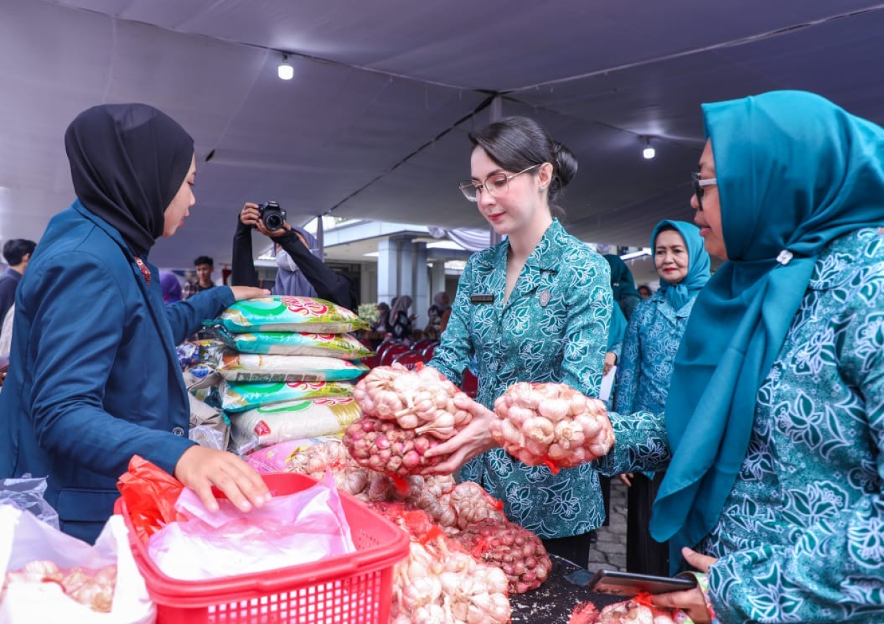 Ketua TP PKK Jatim Sebut Bazar Meriah Ramadan untuk Kendalikan Harga Sembako