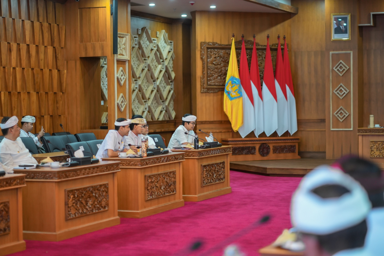 Gubernur Bali Gelar Rakor Penanganan Sampah