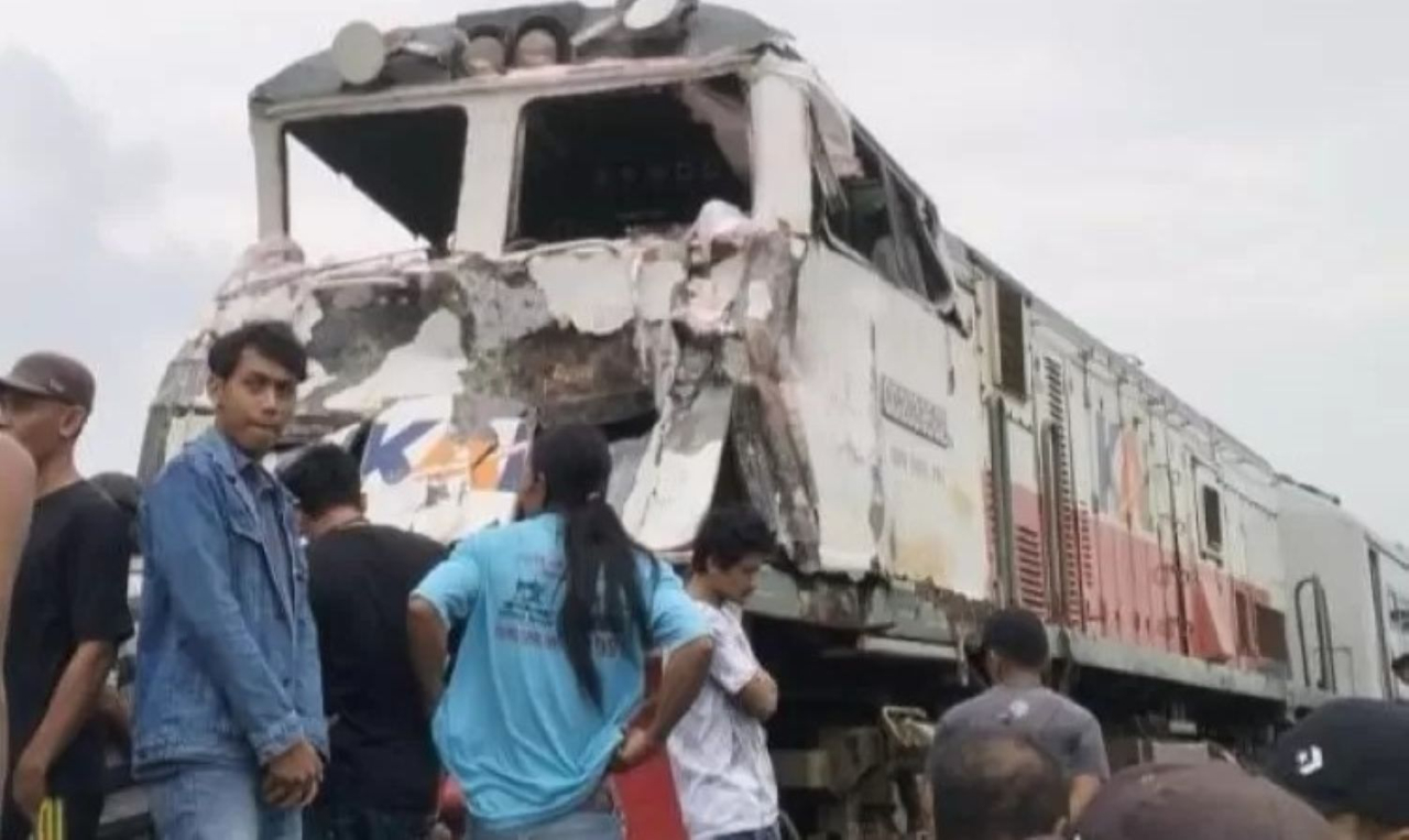 KAI Alihkan KA Tujuan Malang Imbas Kecelakaan KA Kertanegara vs Truk