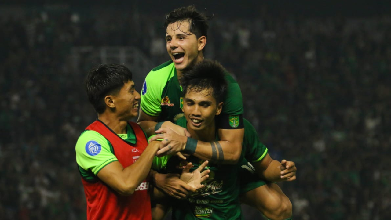 Francisco Rivera mencetak gol keempat Persebaya saat menang 4-1 atas Persib Bandung. (Foto: Istimewa)