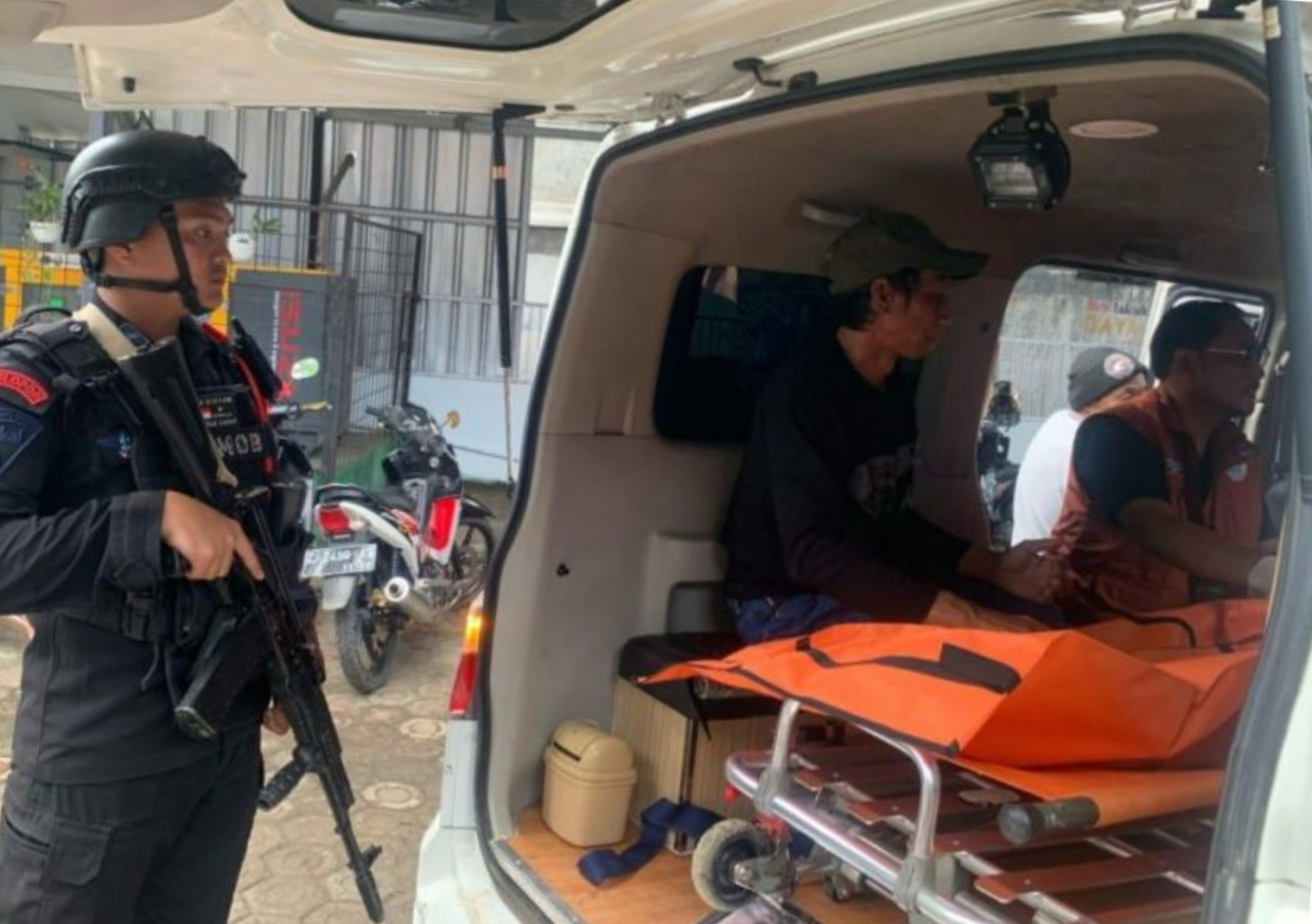 Tim SAR Evakuasi Wisatawan Korban Tenggelam di Perairan Garut