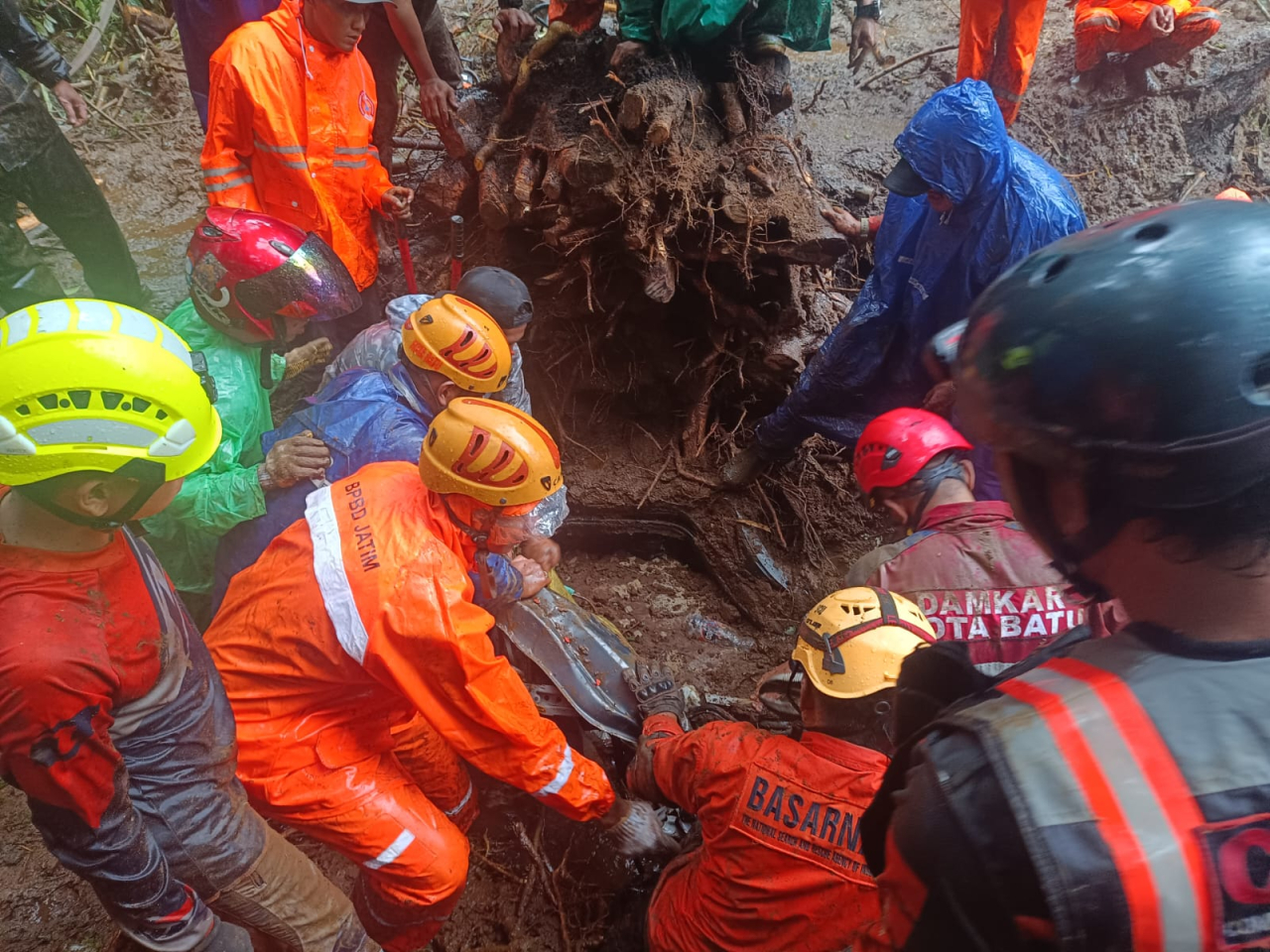 Gubernur Jatim Tutup Sementara Wisata Alam Antisipasi Cuaca Ekstrem