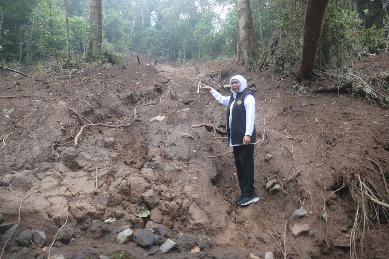Gubernur Tinjau Lokasi Longsor Pacet-Cangar