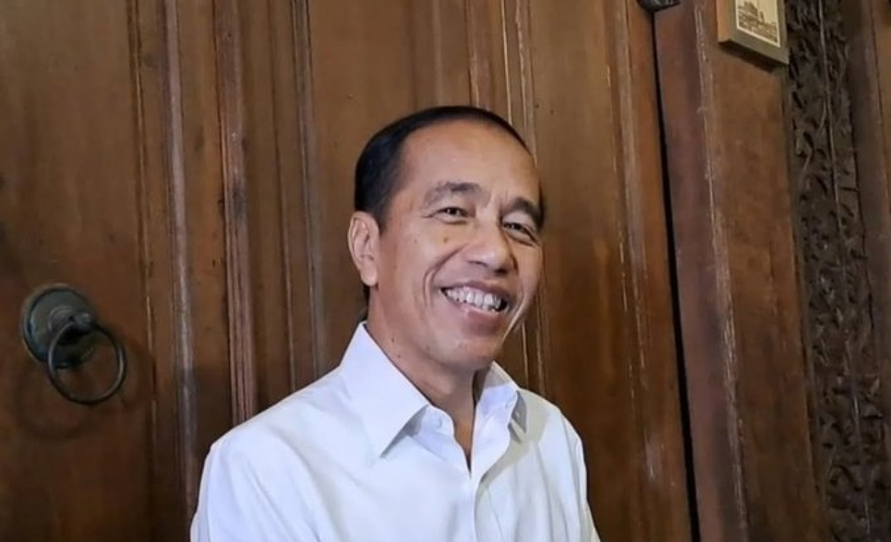 Jokowi Perlihatkan Ijazah SD sampai UGM ke Wartawan, Dilarang Foto