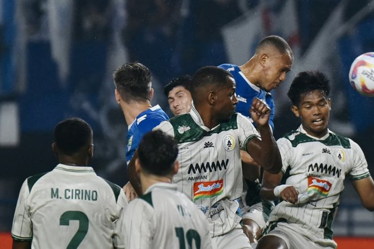 Persib Bandung Dekati Trofi Juara Liga 1 2024/2025 Usai Kandaskan PSS Sleman 3-0