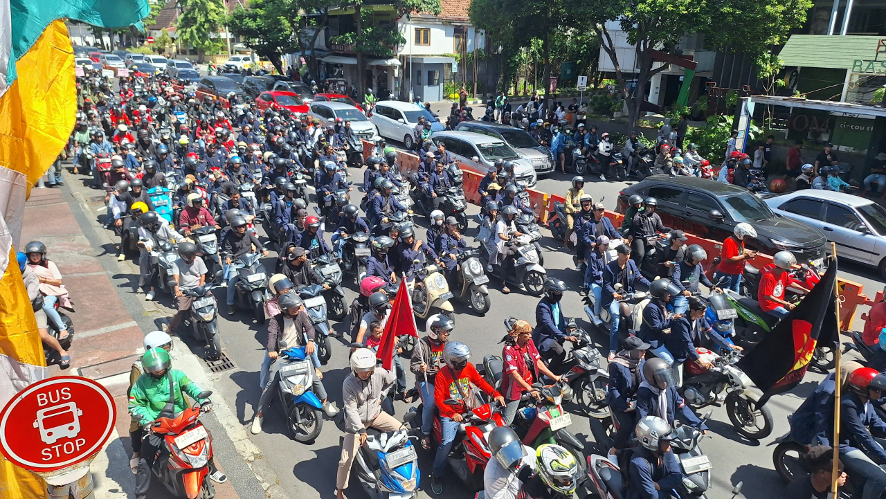 10 Ribu Buruh Geruduk Gubernur, Usung Isu Pemutihan Pajak Kendaraan
