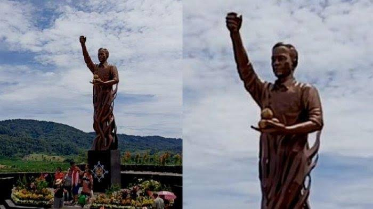 Patung Presiden ke-7 Joko Widodo (Jokowi) berdiri di perbukitan Desa Kuta Mbelin, Kecamatan Lau Baleng, Kabupaten Karo, Sumatera Utara. (Foto: Tangkapan layar video)