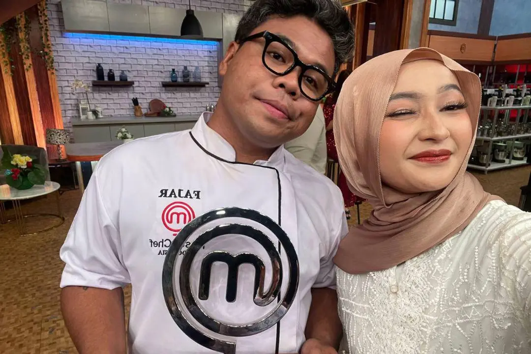 Fajar Juara MasterChef Indonesia Diisukan punya Istri saat Bertunangan dengan Zahra