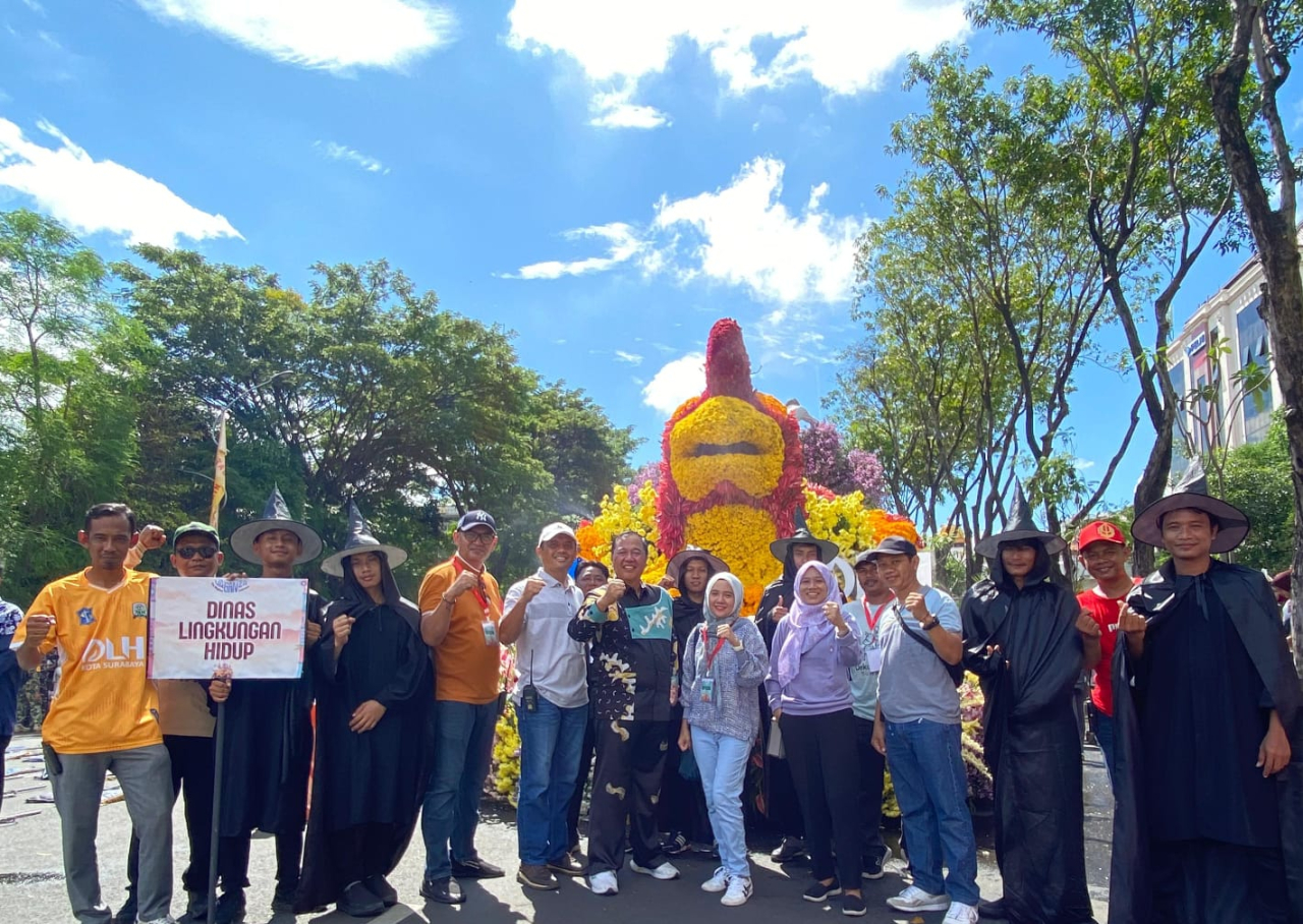Dinas Lingkungan Hidup Kota Surabaya Ikut Memeriahkan Parade Surabaya Vaganza 2025