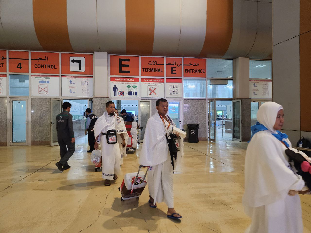 Lebih 135 Ribu Jemaah Haji Indonesia Tiba di Arab Saudi, PPIH Imbau Jaga Kondisi Fisik dalam Cuaca Panas