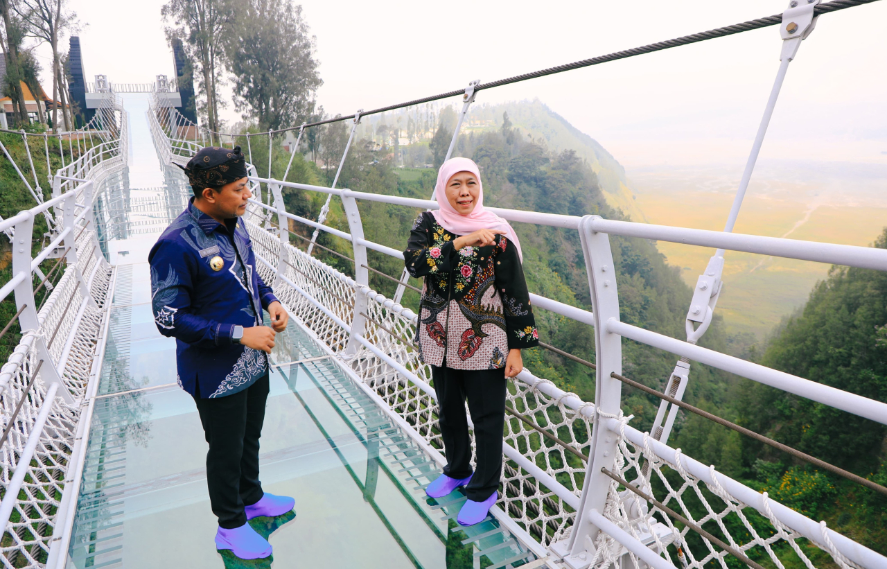 Khofifah Optimistis Jembatan Kaca Seruni Point Bromo Perkuat Pariwisata Jatim