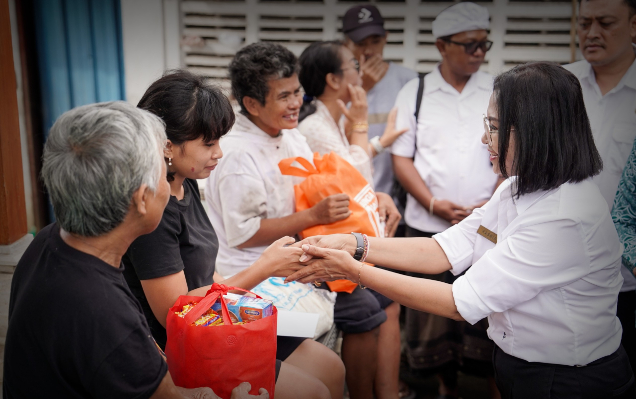 TP PKK Badung bersama Dinas Sosial Kabupaten Badung Home Visit Dua Desa di Kecamatan Mengwi