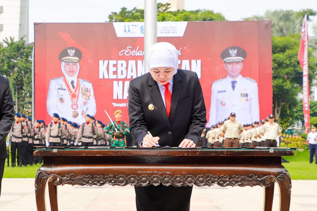 Penandatanganan Pakta integritas komitmen melaksanakan konsolidasi pengadaan barang dan jasa bidang kesehatan. (Foto: Istimewa)