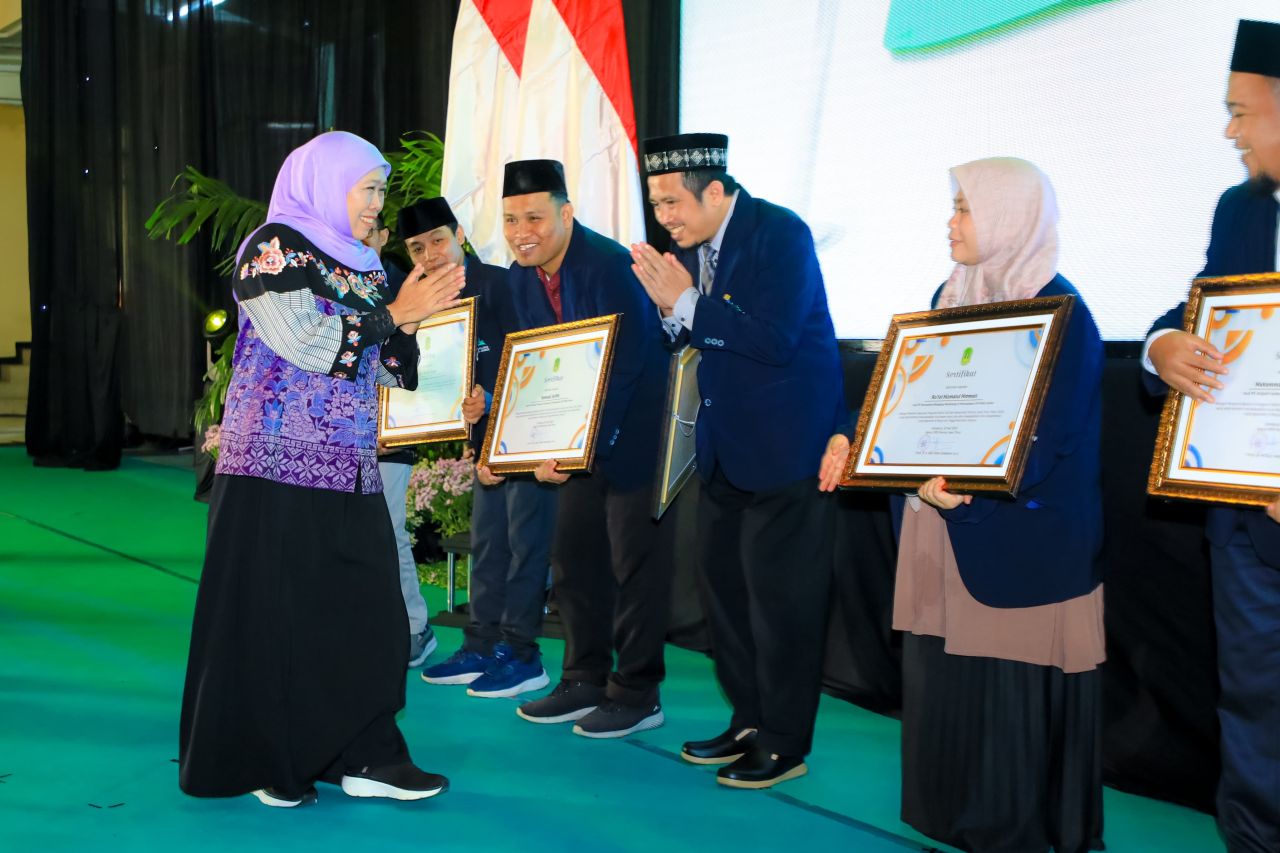 Gubernur Jatim Resmikan Beasiswa Santri Unggul 2025