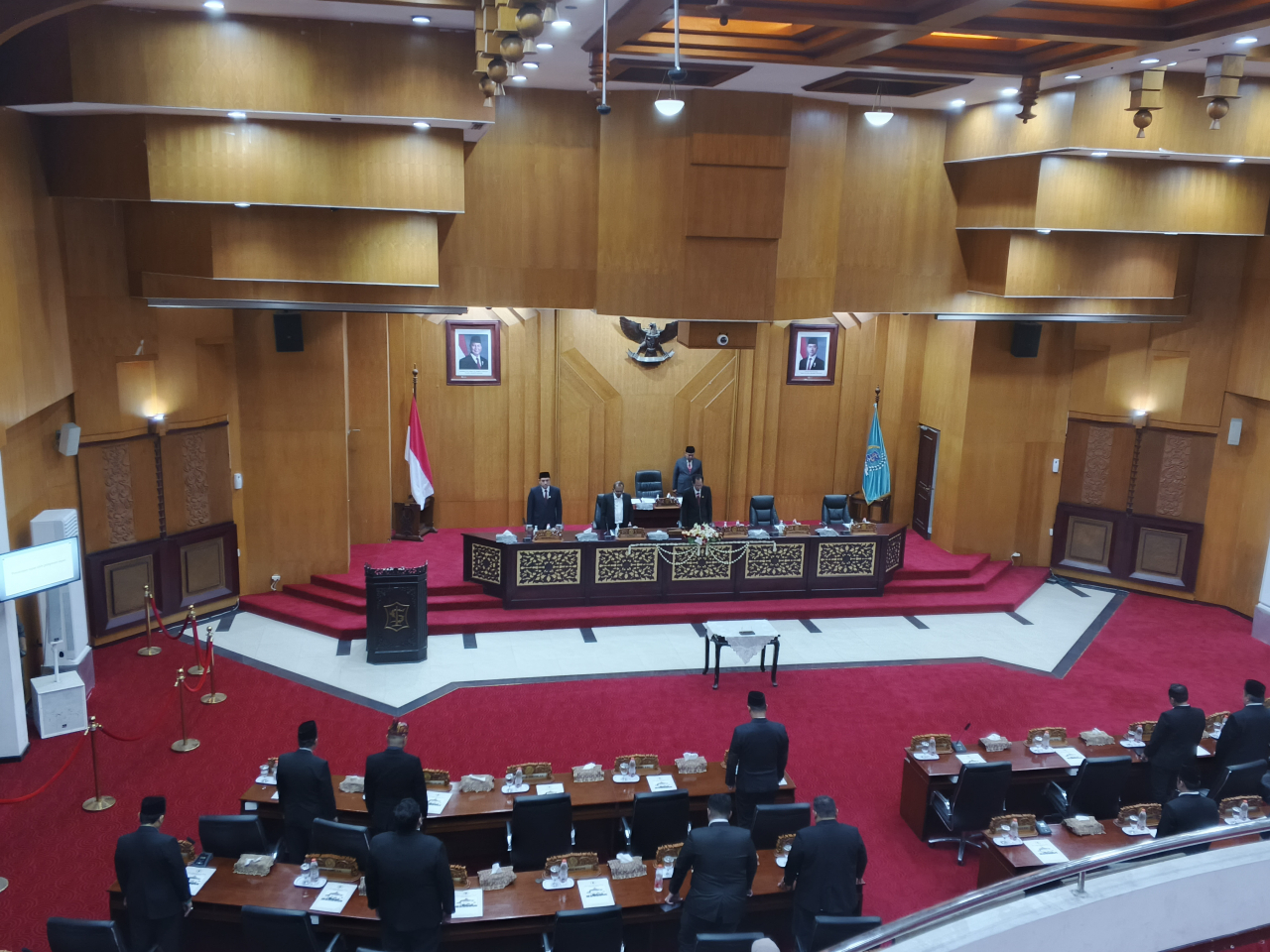Hasil Rapat Paripurna DPRD, Mengesahkan PDTS  Kebun Binatang Surabaya