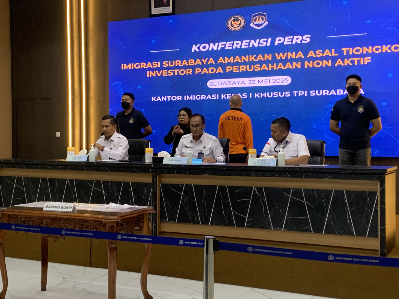 Imigrasi Surabaya Amankan WNA China Terduga Investor Perusahaan Fiktif