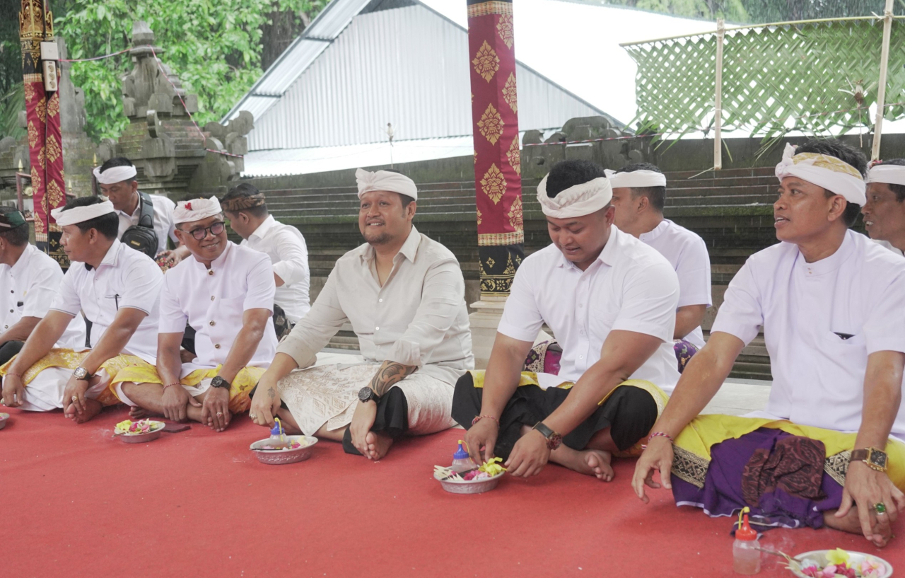 Wabup Badung Hadiri Karya Melaspas Agung di Pura Dalem Bebalang