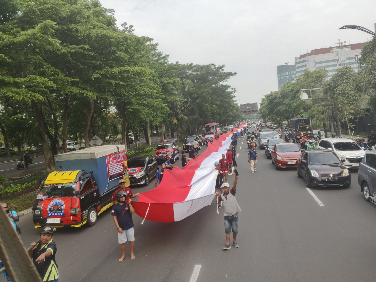 Tolak Kebijakan ODOL, Ribuan Sopir Truk Gelar Aksi Demo di Dishub Jatim
