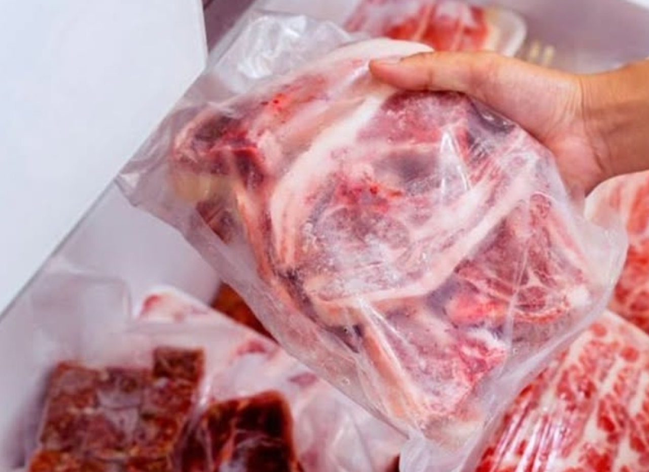 5 Cara Menyimpan Daging Kurban Agar Awet di Freezer