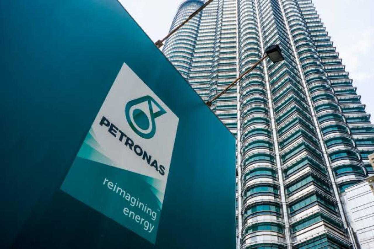 Petronas PHK Pegawai dan Stop Rekrutmen Pekerja