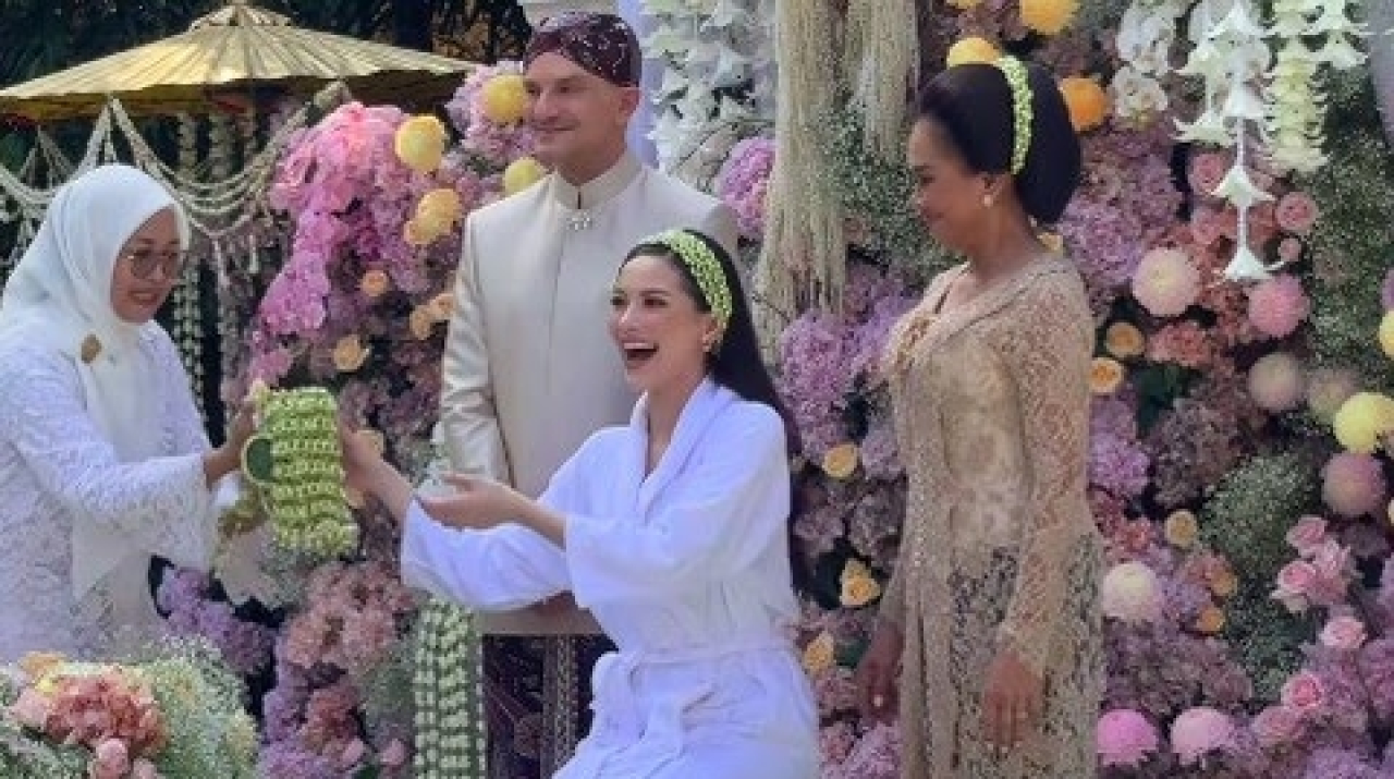 Alyssa Daguise menjalani prosesi siraman menjelang pernikahan dengan Al Ghazali, Senin (16/6/2025). (Foto: Insta story)