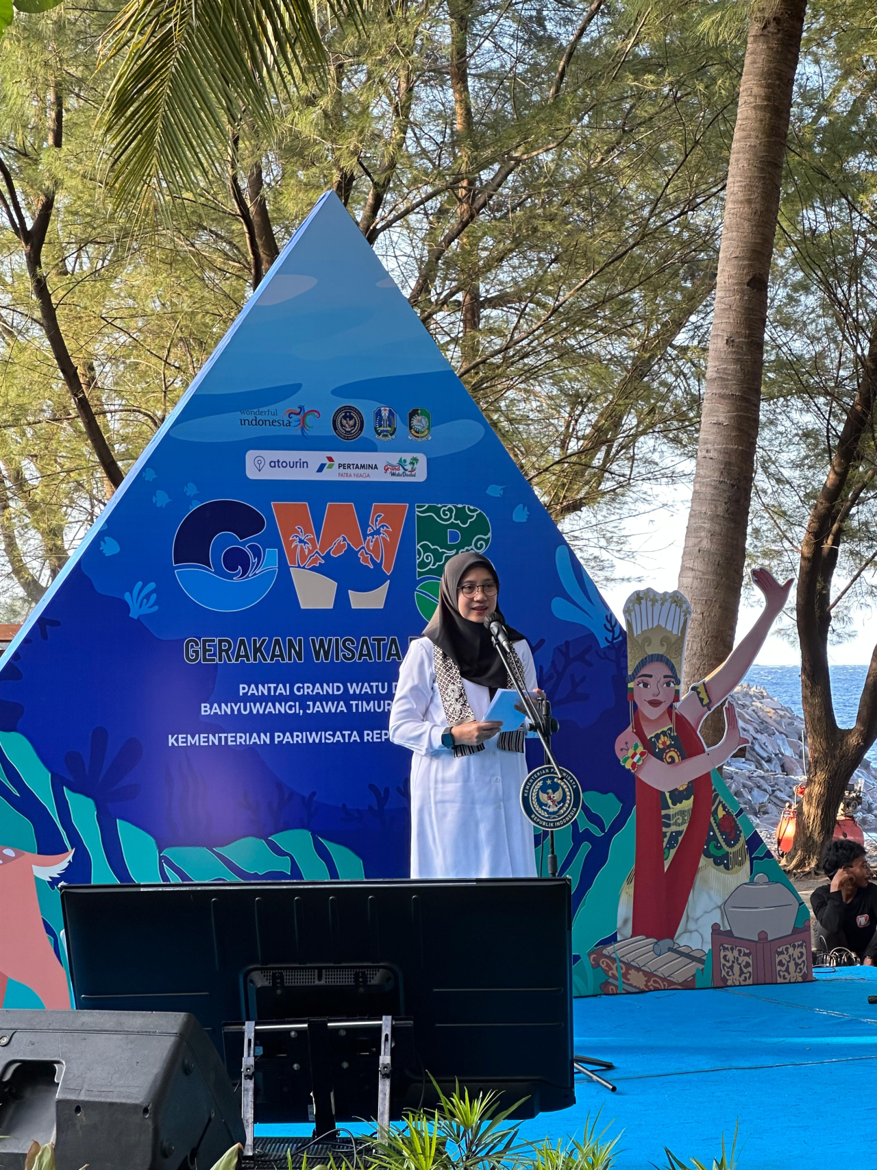 Aktivasi Gerakan Wisata Bersih (GWB) di Pantai Grand Watu Dodol, Banyuwangi