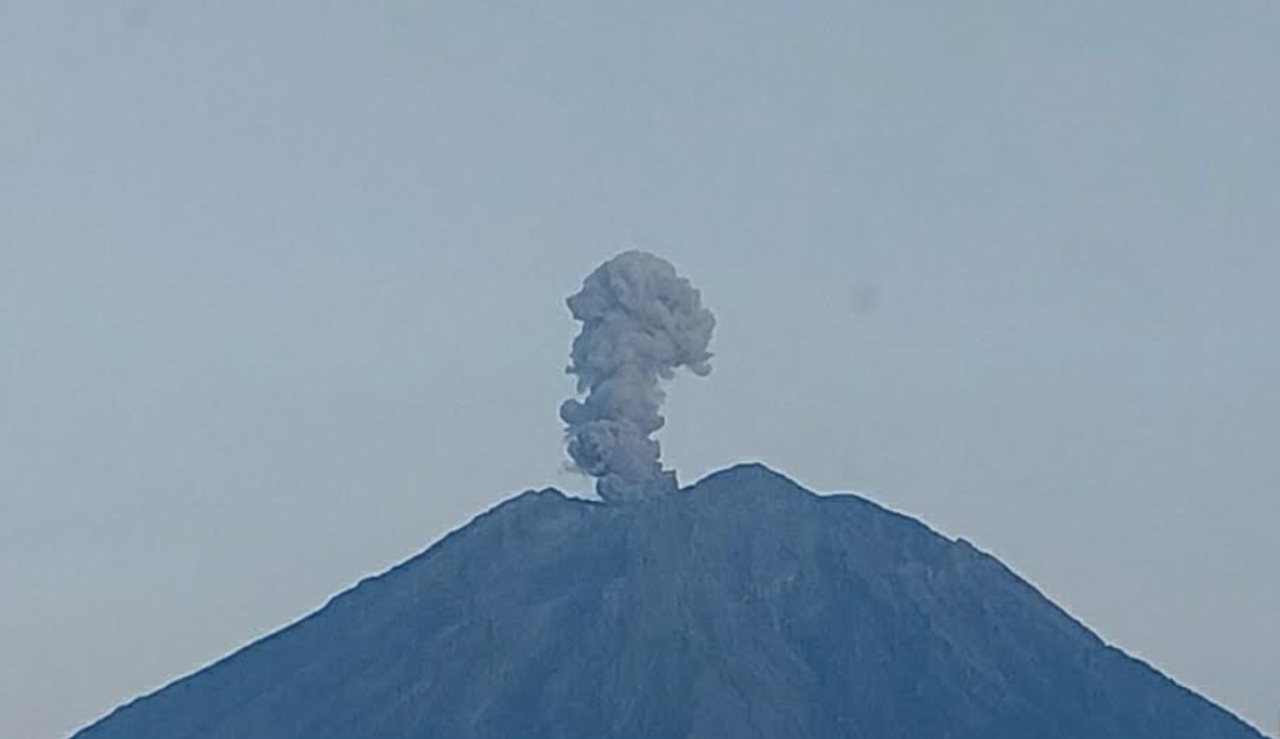 Gunung Semeru Meletus Pagi Ini, Waspada Lahar Panas dan Abu Vulkanik
