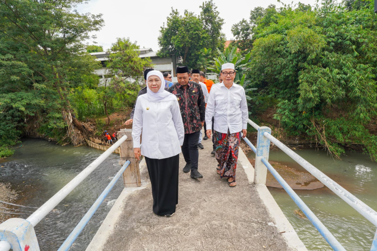Rekonstruksi Jembatan Penghubung di Pesantren Zainul Hasan Genggong Probolinggo Tuntas Agustus 2025