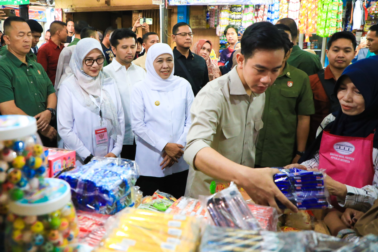 Wapres Gibran dan Gubernur Khofifah Blusukan ke Pasar Rogojampi Banyuwangi, Stok Bahan Pokok Aman dan Harga Terjangkau
