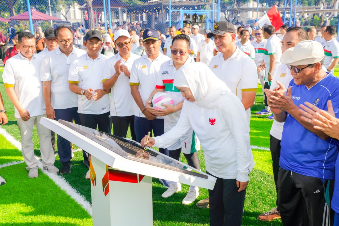 Gubernur Khofifah Resmikan Mini Soccer Al Akbar Sport Center, Perkuat Fungsi Masjid Pusat Aktivitas dan Pemersatu Umat