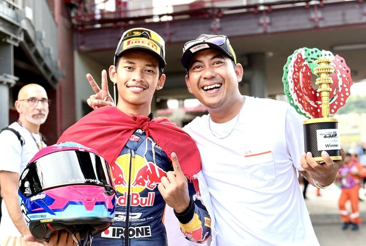 Lagu Kebangsaan Indonesia Kembali Bergema di Mugello, Veda Pratama Sapu Bersih Red Bull Rookies Cup Italia