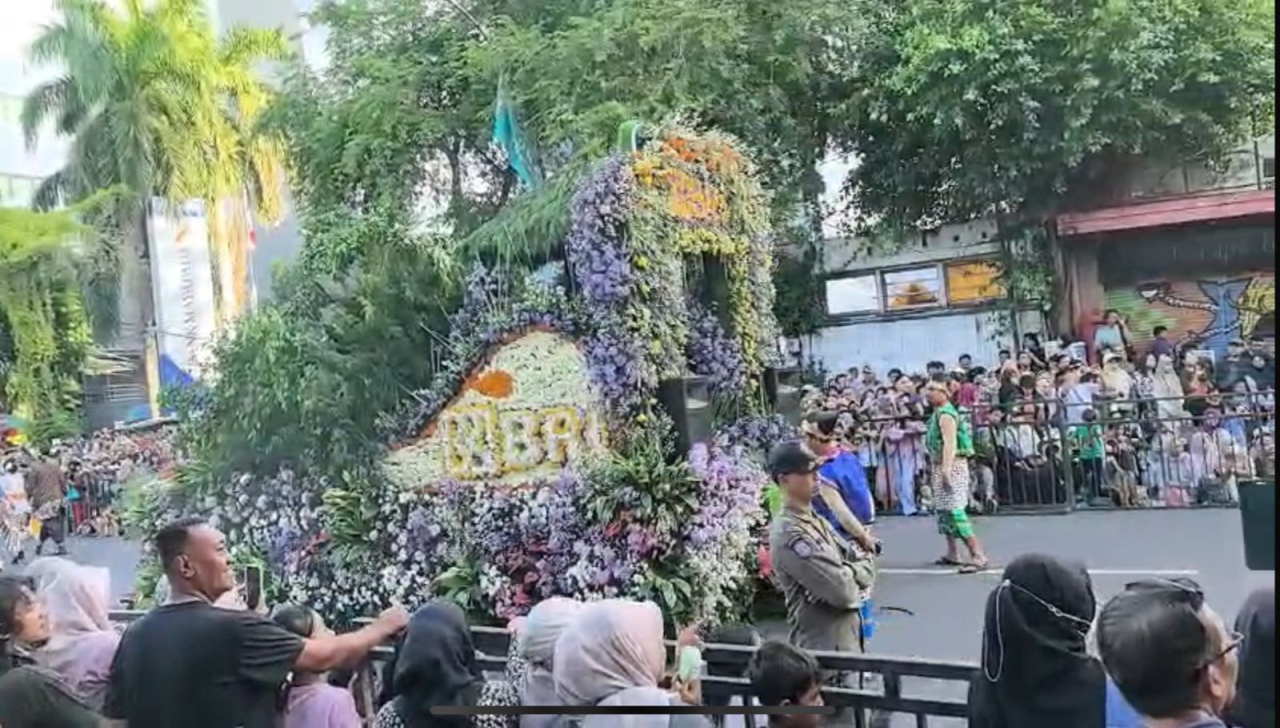 BRI BO Kaliasin Hadirkan 'Timun Mas' di Parade Surabaya Vaganza
