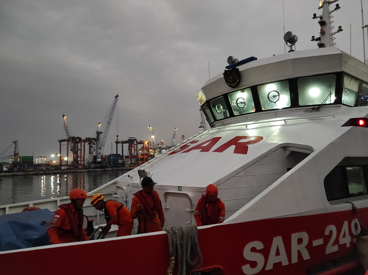 KN SAR 249 Permadi Ikut Pencarian Korban KMP Tunu Pratama Jaya di Selat Bali