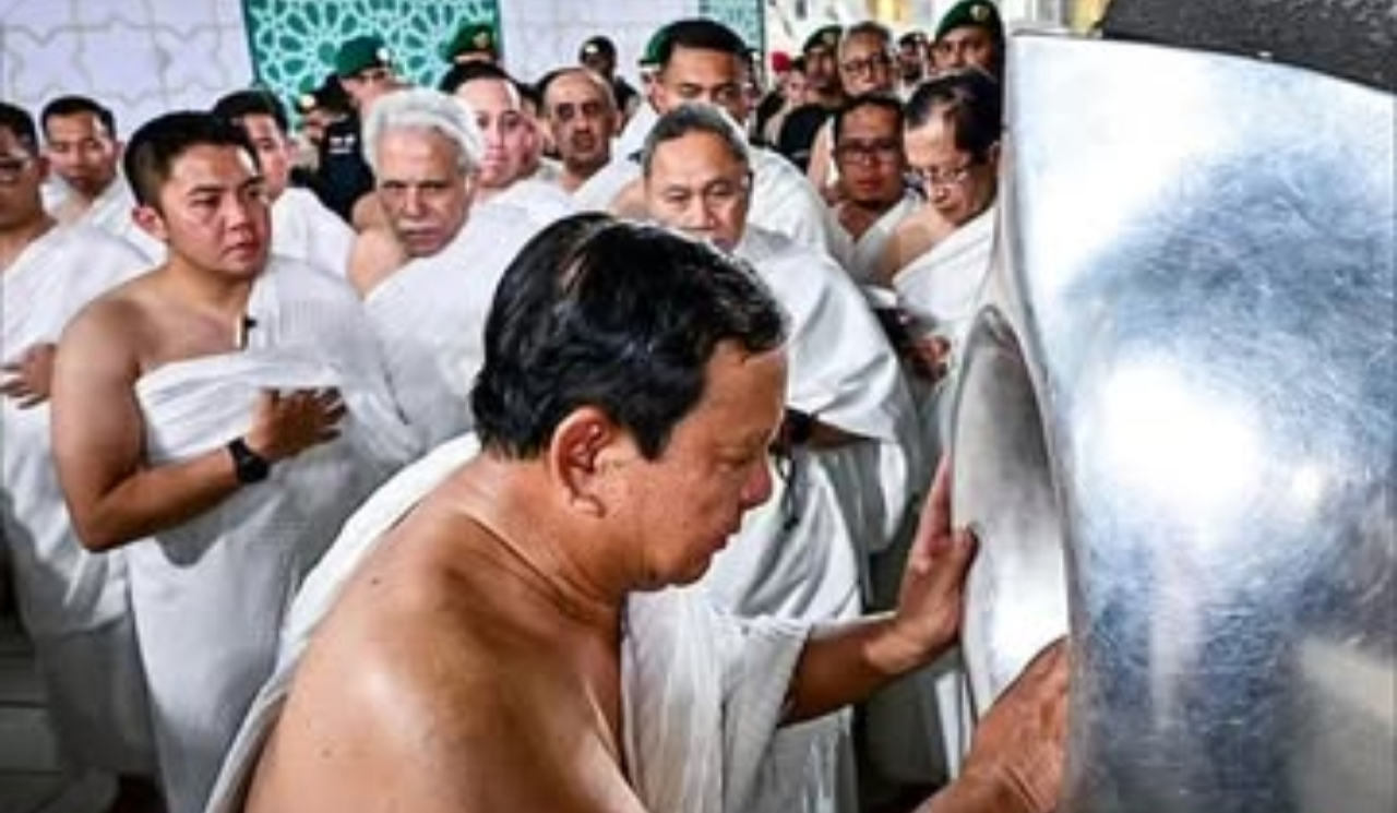 Presiden Prabowo Umrah, Cium Hajar Aswad
