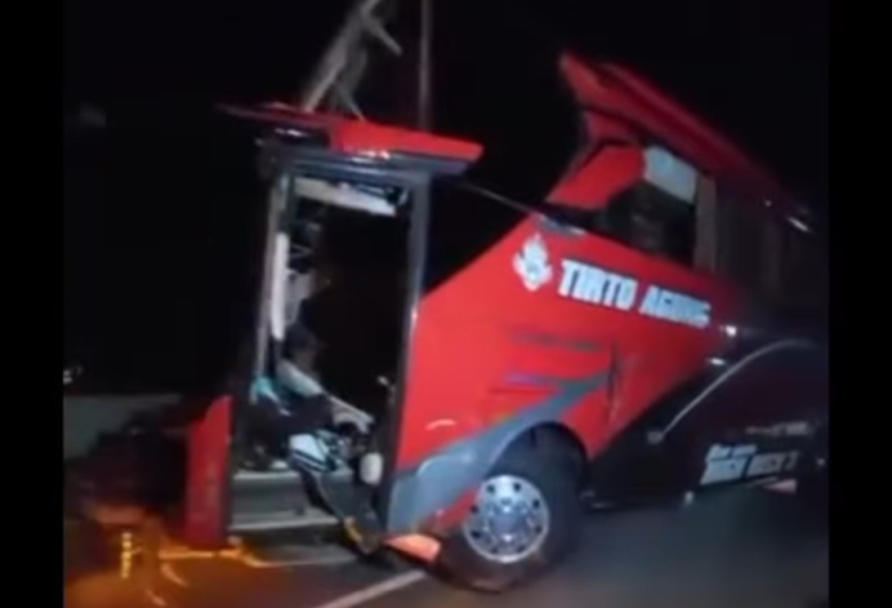 Kecelakaan Beruntun 3 Bus 1 Mobil Fortuner Warga Wiyung Surabaya, Pulang dari Wisata Santerra