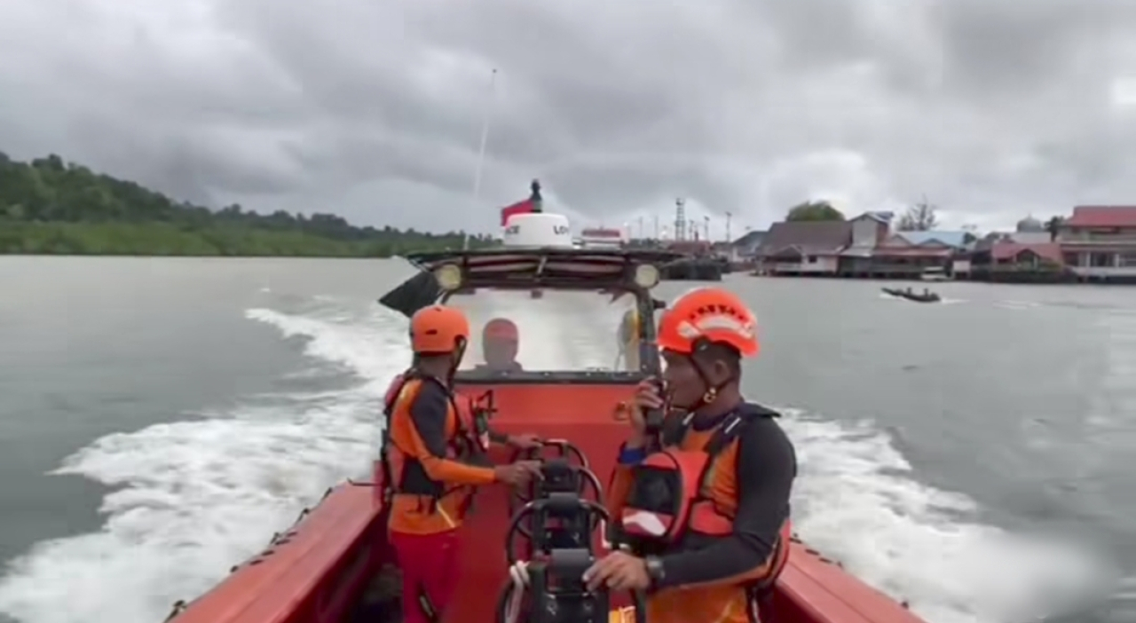 Tragedi Perahu Cepat Terbalik di Selat Sipora Mentawai, 11 Orang Hilang