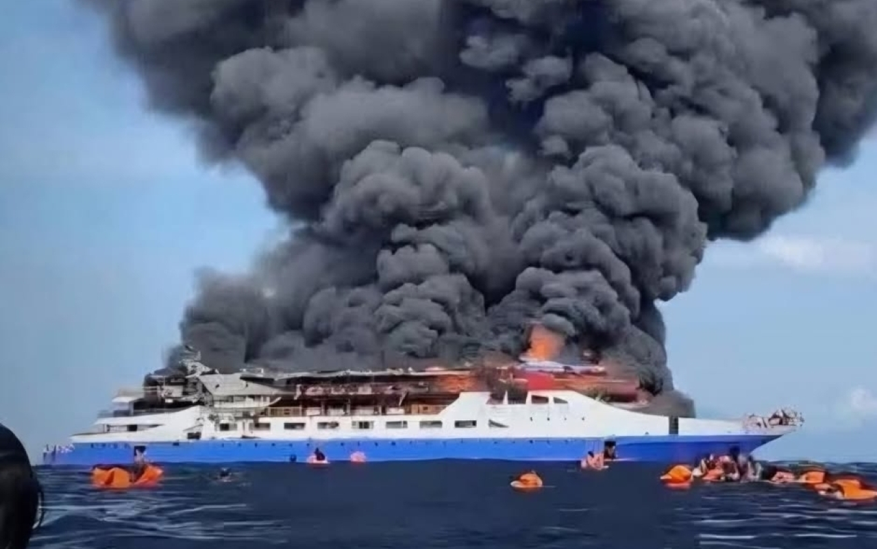 Kemenhub Laporkan Kronologi Kebakaran KM Barcelona