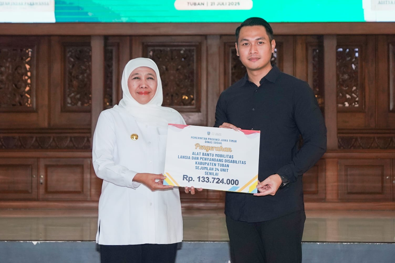 Gubernur Khofifah Salurkan Berbagai Bantuan Rp 6,53 Miliar di Tuban, Tepat Sasaran dan Jangan Dipakai Judol!