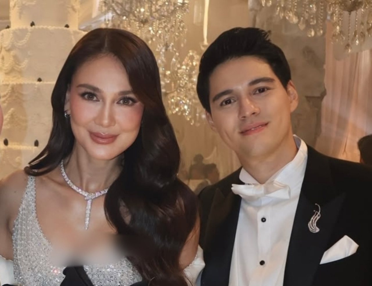 Resepsi Pernikahan Luna Maya dan Maxime Bouttier, Suvenir Mesin Kopi, Cangkir, dan Kosmetik