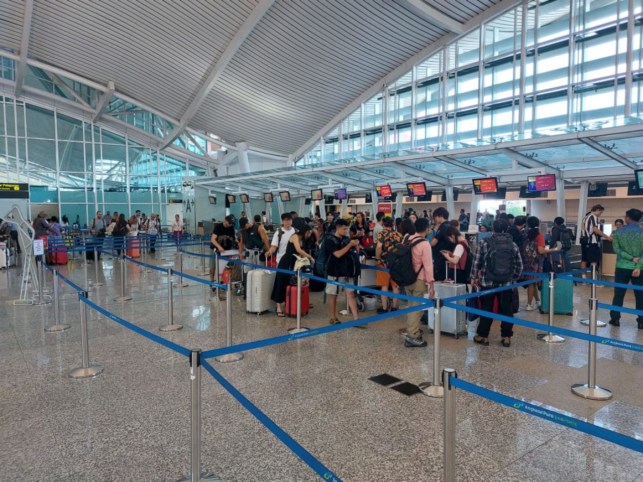 Bandara I Gusti Ngurah Rai Tunda 24 Penerbangan, Imbas Erupsi Gunung Lewotobi Laki-Laki