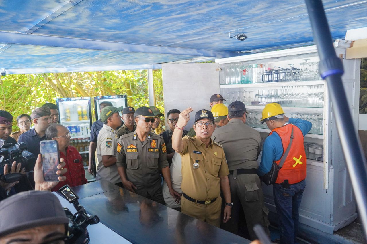 Gubernur Bali dan Bupati Badung Eksekusi 48 Bangunan Ilegal di Pantai Bingin