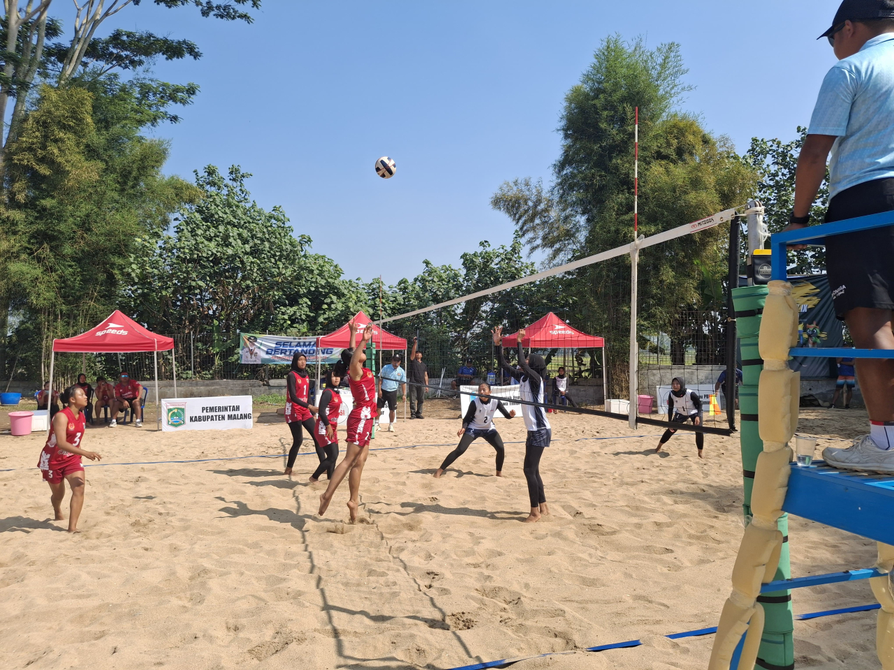 Final Voli Pantai Putri Porprov IX Jatim, Kota Malang Raih Emas Lawas Kabupaten