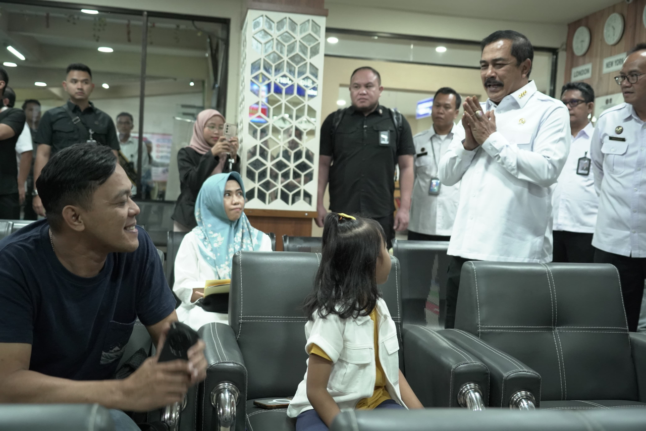 Menteri Imipas Tinjau Langsung Layanan Kantor Imigrasi Malang