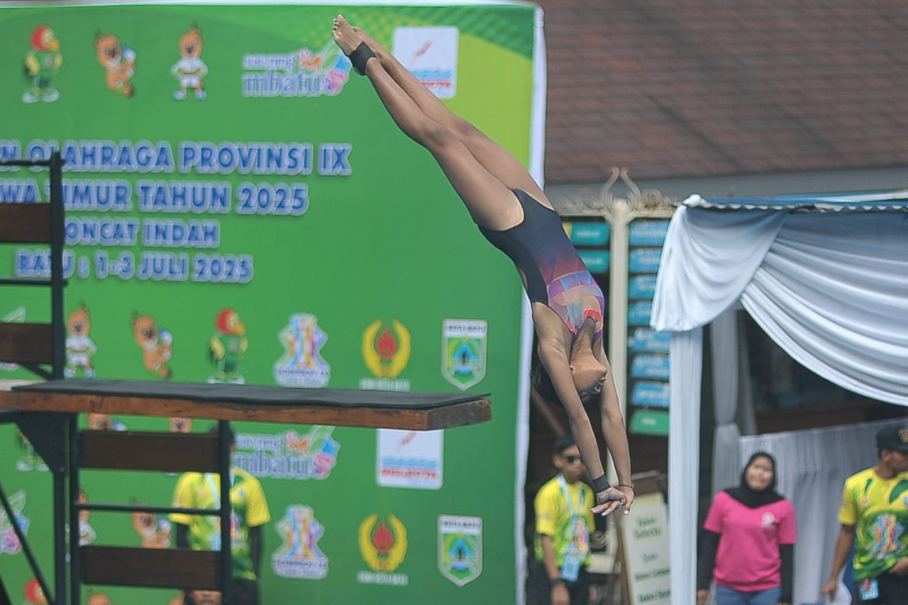 Sifa Kartika Persembahkan Emas Perdana Loncat Indah di Porprov Jatim IX