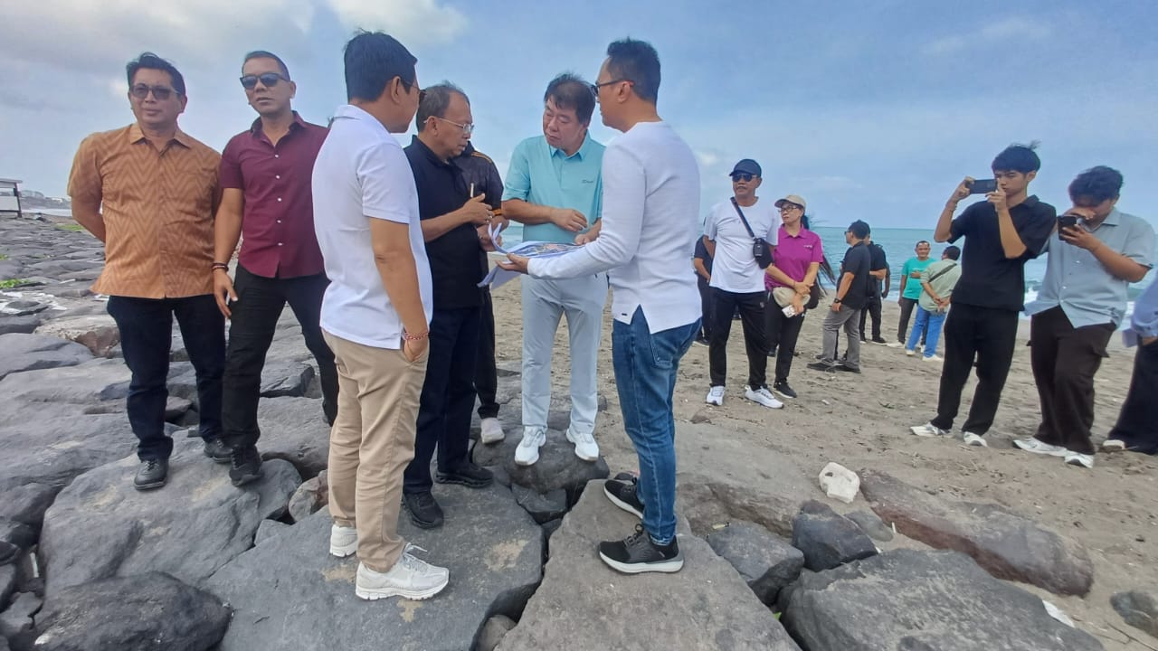 Bupati Badung Dampingi Gubernur Bali Sidak Pembangunan di Kawasan Pantai Berawa