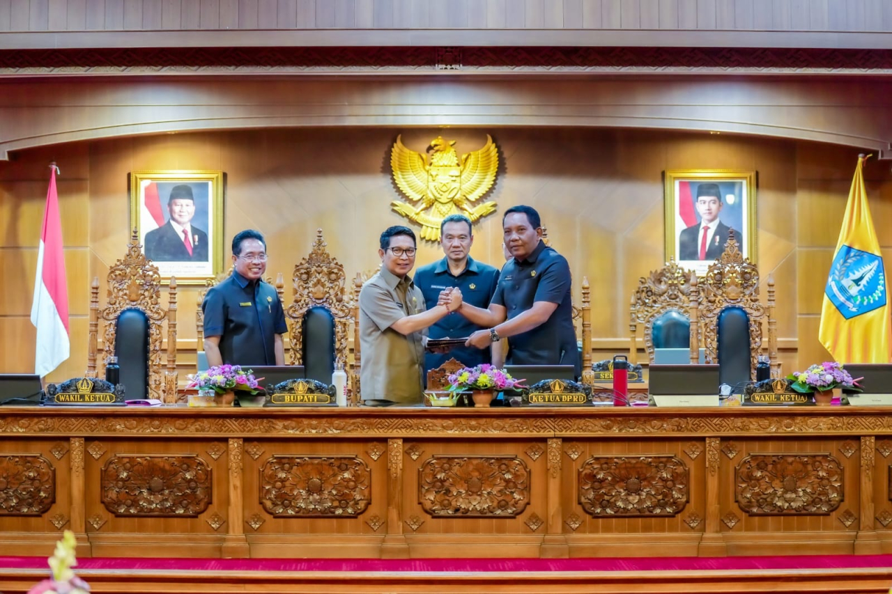 Rapat Paripurna Pandangan Umum Fraksi-Fraksi DPRD Badung bersama Bupati Adi Arnawa