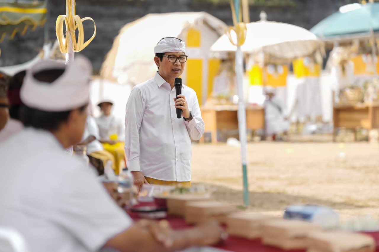 Bupati Badung Adi Arnawa Hadiri Karya Atma Wedana Desa Adat Kekeran