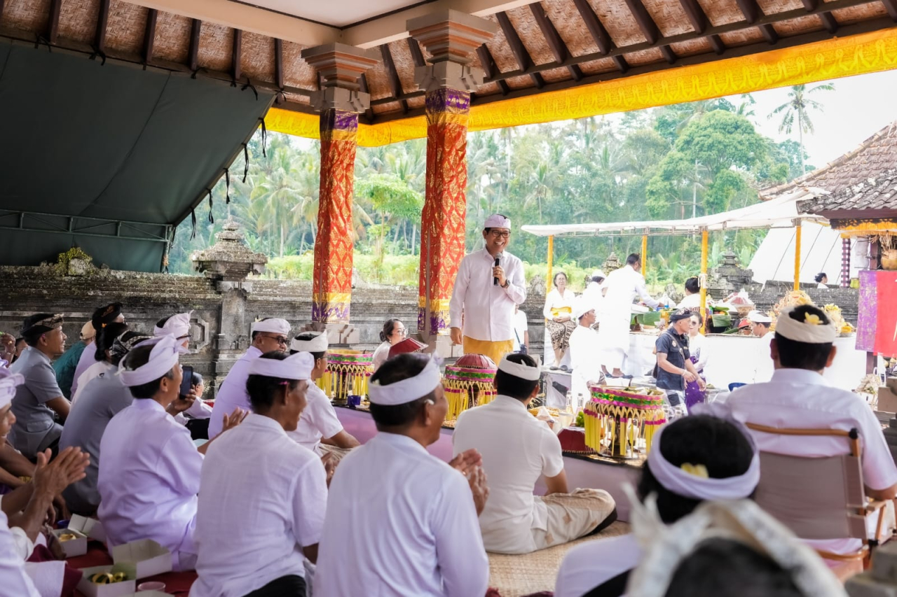 Bupati Badung Sembahyang Bersama di Pura Ulun Swi, Subak Balangan, Kuwum