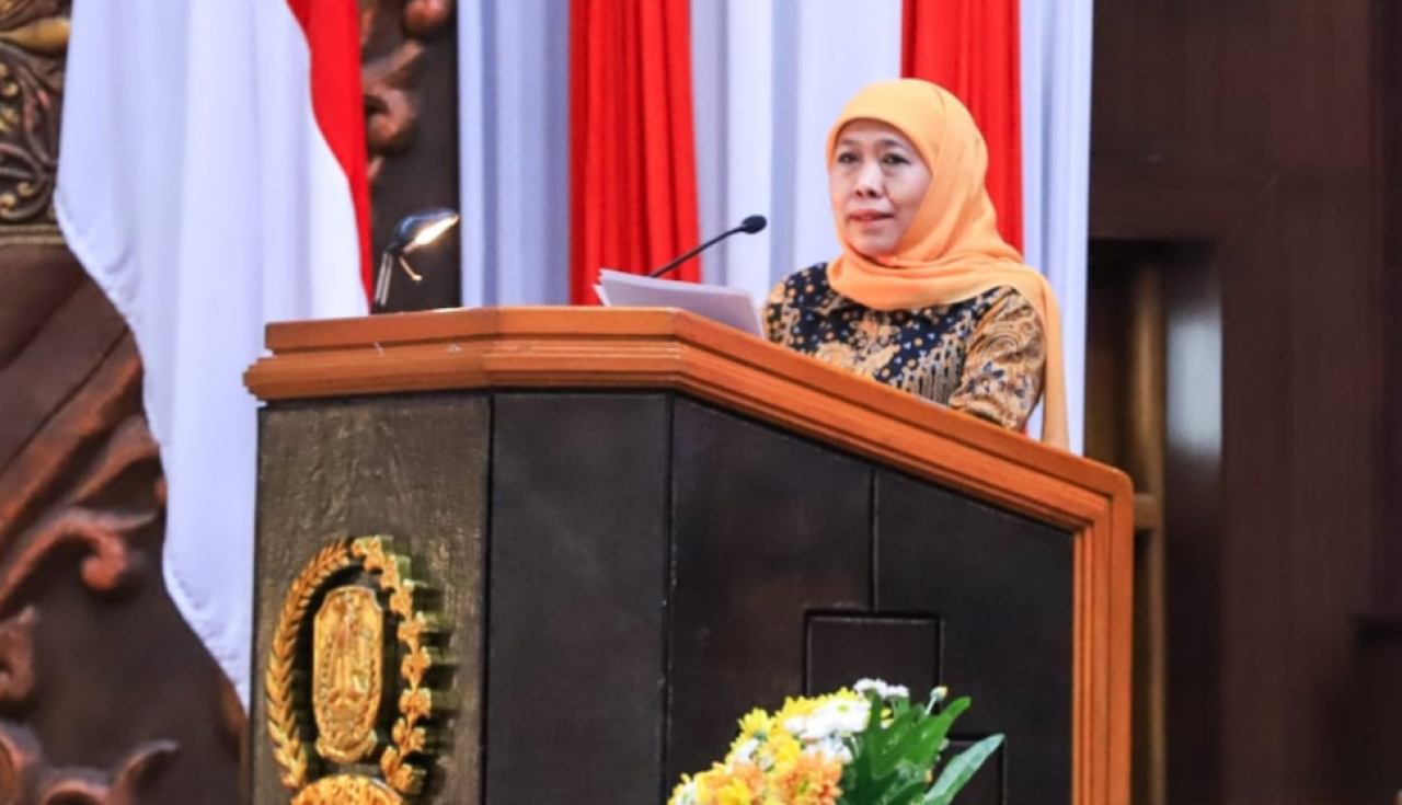 Gubernur Khofifah Sampaikan Jawaban Eksekutif Raperda P-APBD 2025
