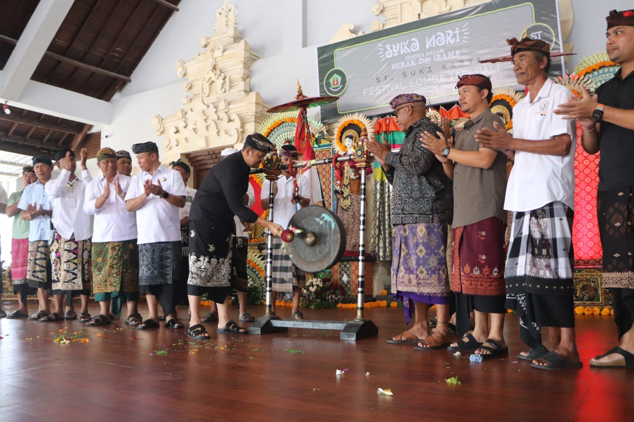 Wabup Badung Hadiri HUT STT Suka Karya dan Buka Festival Lomba Tari se-Bali